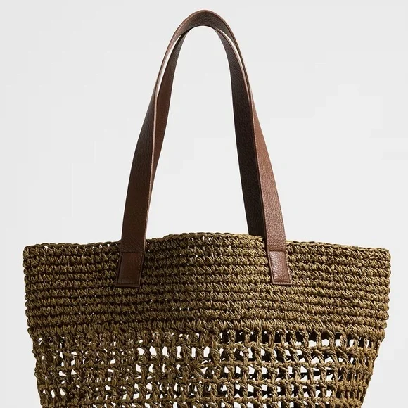 NWT BANANA REPUBLIC STRAW STREET FAIR TOTE